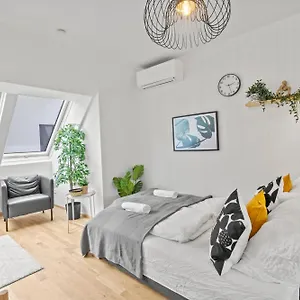 Apartamento 1 Min To Public Transport - 3 Min To Supermarket And Pharmacy - On-site Parking For 19,90 Eur, Viena